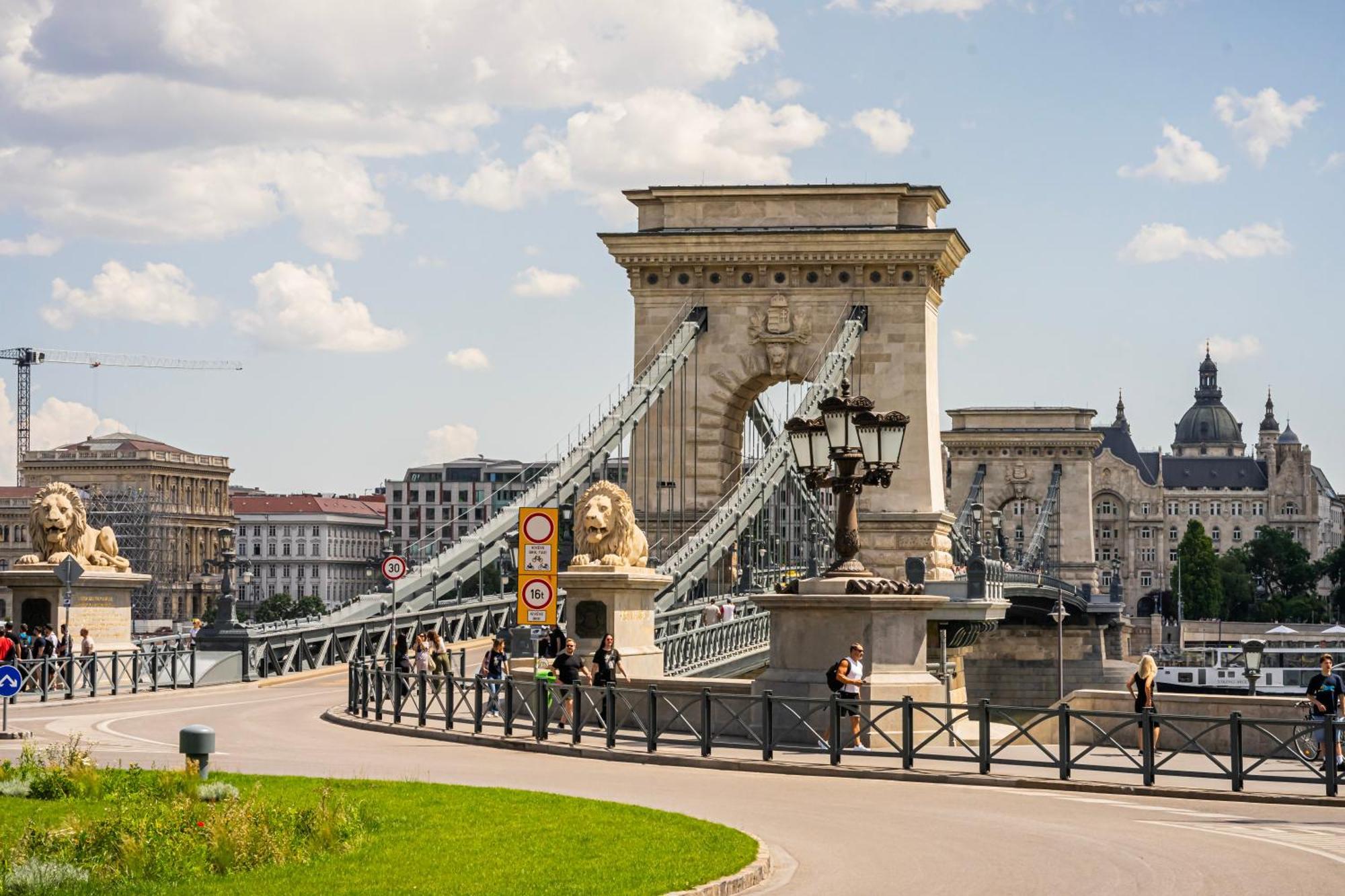 Elegant Escape By Buda Castle For Pleasure Seekers Apartamento
